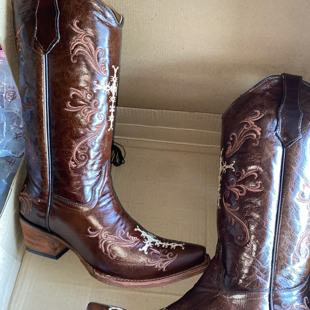 Circle G Brown Leather Embroidered Western Snip toe Boots